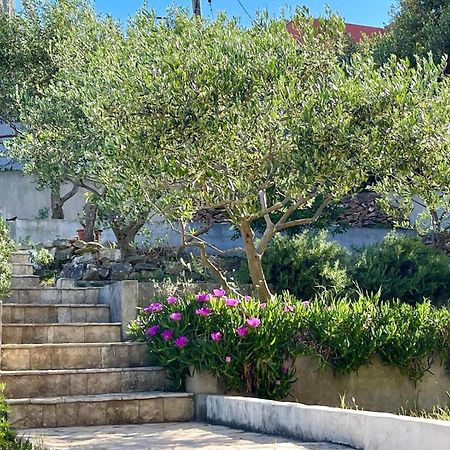 Villa Bua - Beautiful Seafront Apartments تروغير المظهر الخارجي الصورة