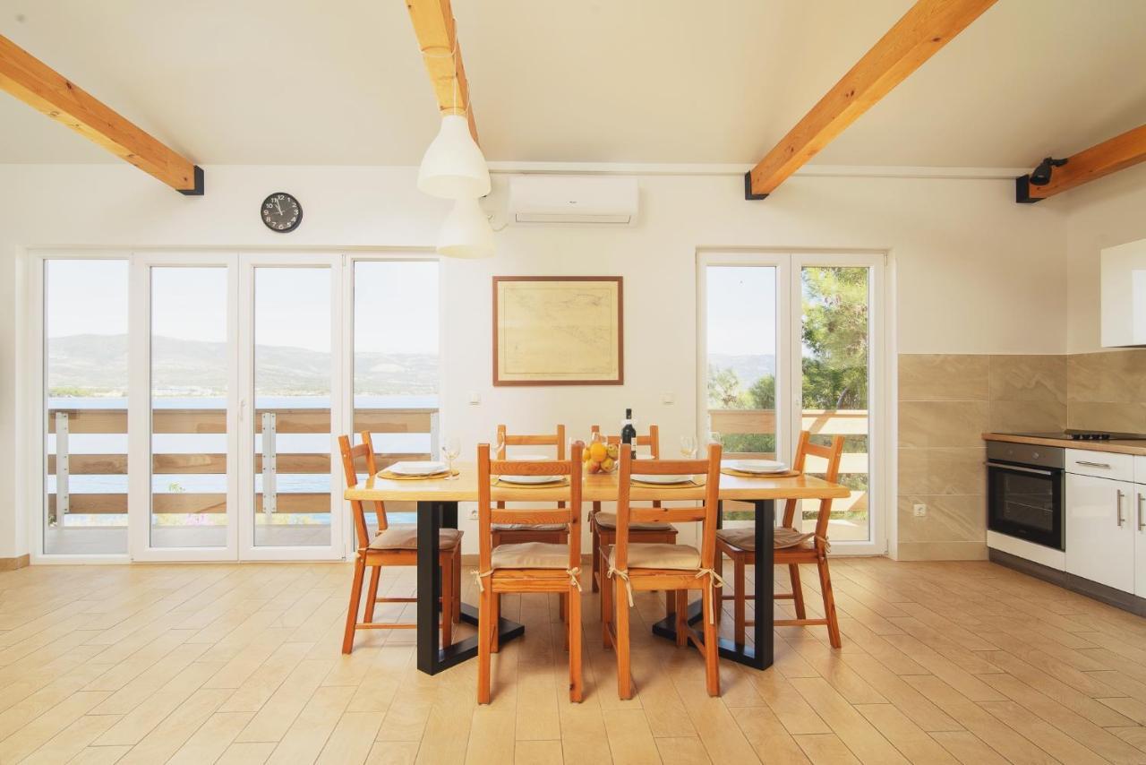 Villa Bua - Beautiful Seafront Apartments تروغير المظهر الخارجي الصورة