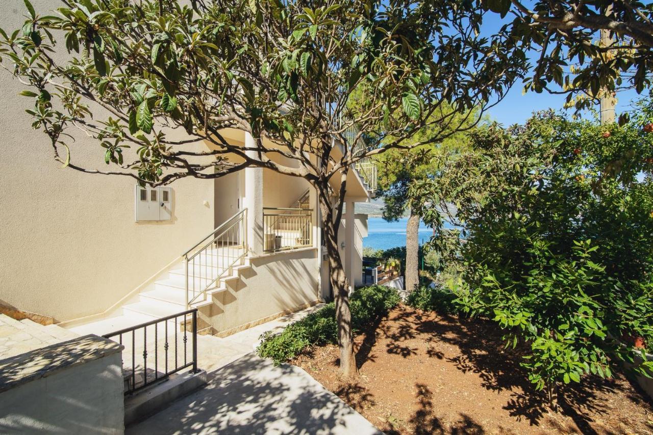 Villa Bua - Beautiful Seafront Apartments تروغير المظهر الخارجي الصورة
